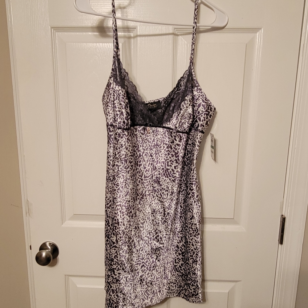 Thalia Sodi animal print chemise